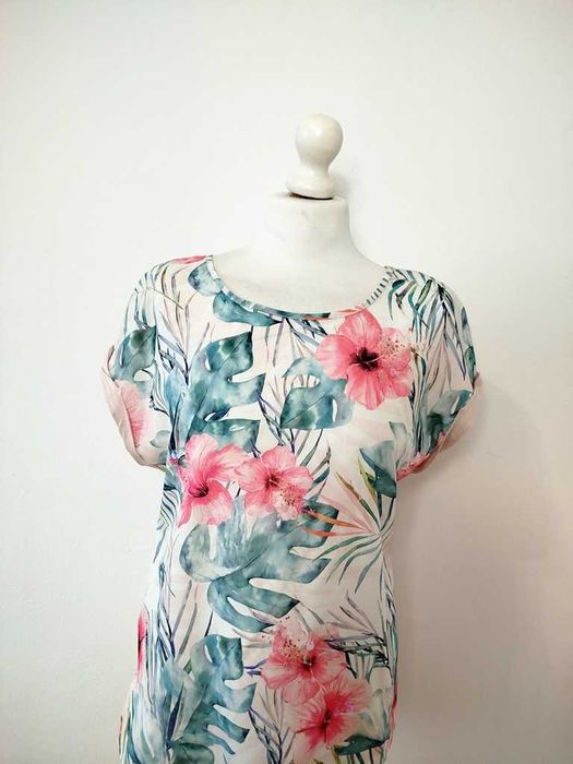 TU pudrowa bluzka z szyfonowym kwiatowym przodem cekiny