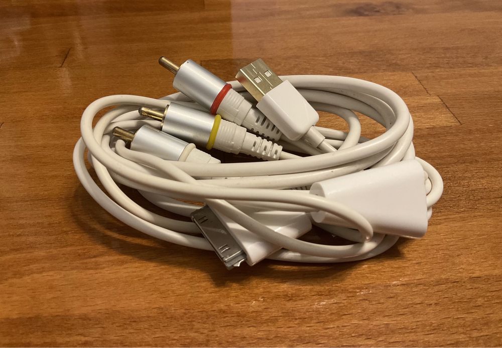 Apple - кабель 30-Pin (видео, аудио,синхронизации) для старых моделей.