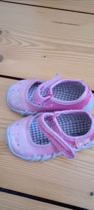 Pantofelki dla dziewczynki rozmiar 19