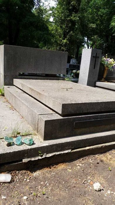 Cmentarz Rakowicki- Grobowiec 10 miejsc - pusty oplacony do 2072 - Widok 2