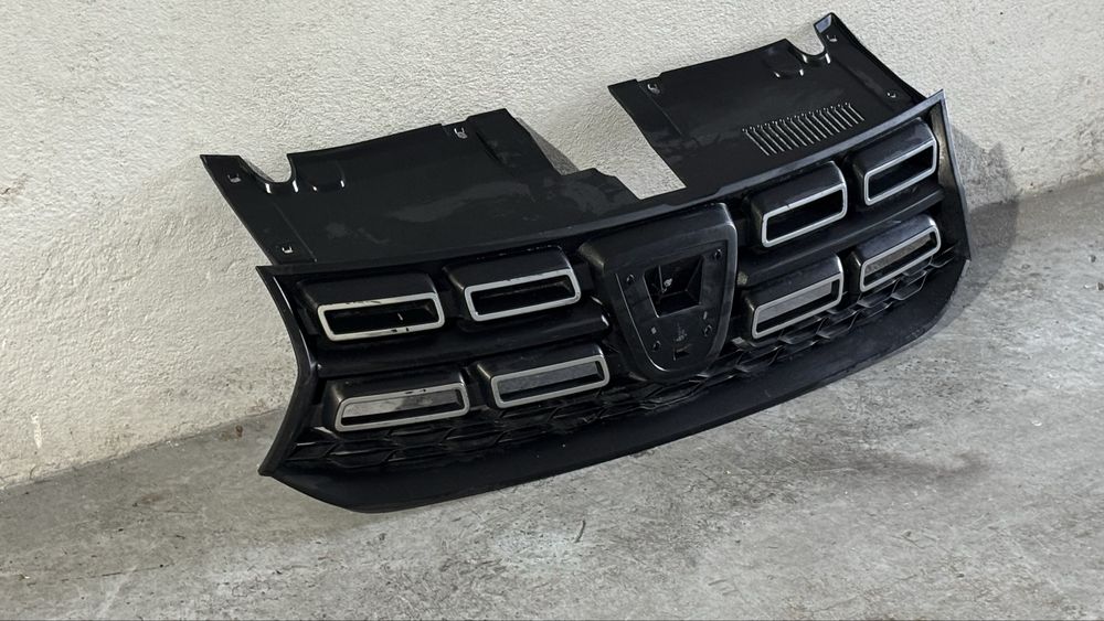 Grelha Frontal / Grelha do Radiador Dacia Sandero / Logan – Original OEM