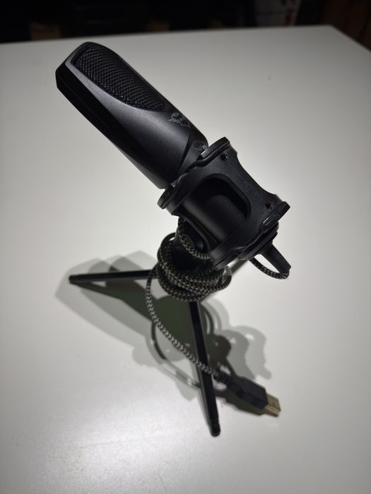 Microfone USB Trust Gaming GXT 232 Mantis (Com Tripé e Aranha)