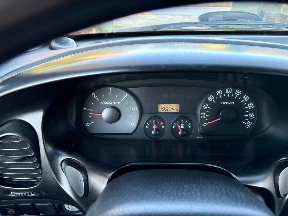 Hyundai H1 Starex 2008 – 6 Lugares – Comercial – 195.000 km