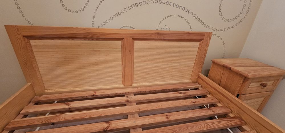 Łóżko sosnowe 140x200 z materacem