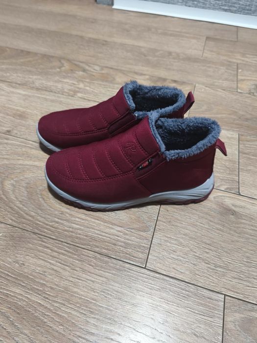 Продам взуття розмір 40, маломірять 24, 5см устілка