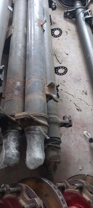 Ося мерседес,супорта,рисора,ступиці,стримянки,амортизаторииця