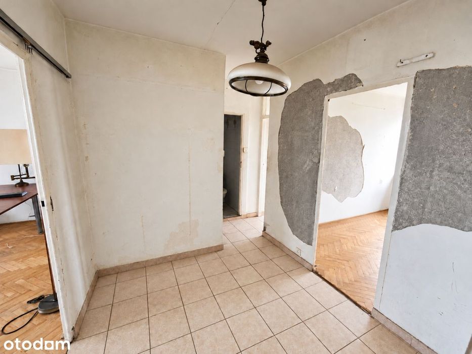 3 pokoje | 55,90 m² | Do remontu| Metro