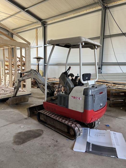 Minikoparka takeuchi TB016