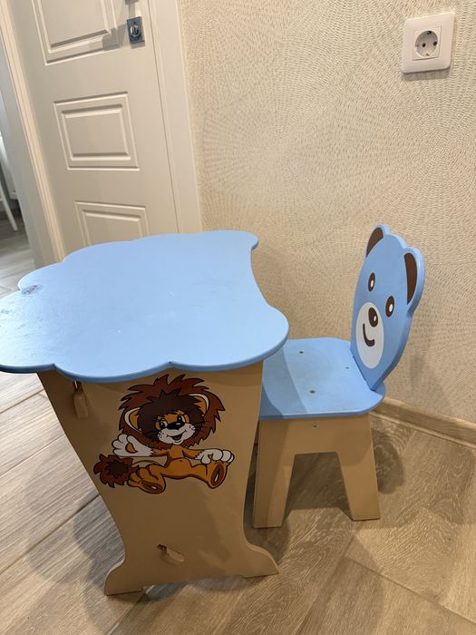 Стіл зі стільчиком дитячий