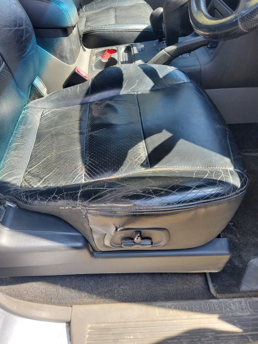 Сидіння передні, салон Mitsubishi Pajero Wagon 3. Третій ряд сидінь.