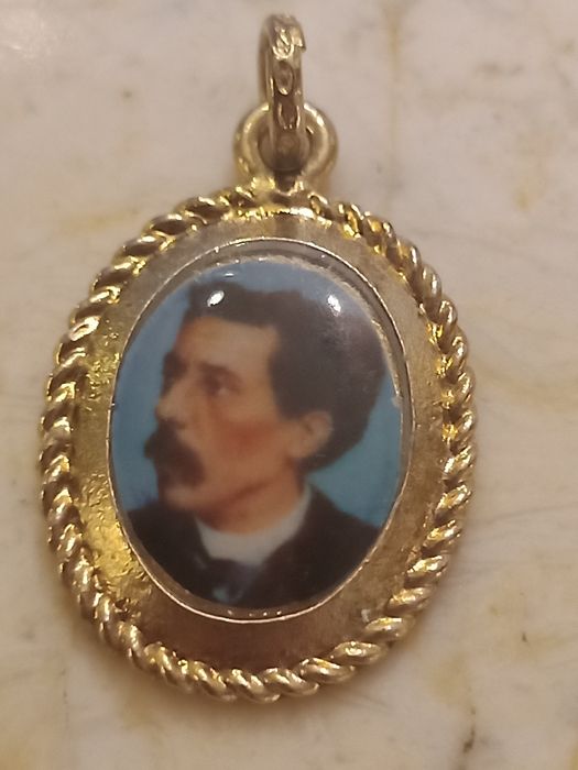 Medalhinhas ou Relicários antigos vários