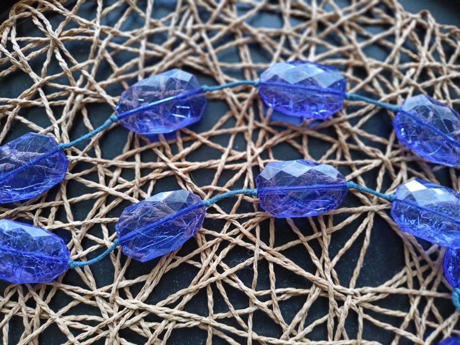 Długie fioletowe korale