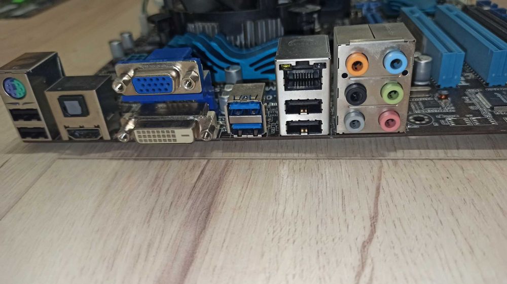 płyta ASUS P8H67-M PRO 8GB CPU i5-3550 Grafika ASUS Radeon 7790 OC