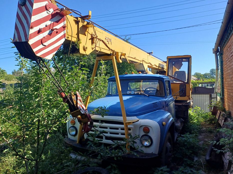 "ЗІЛ 130 автокран" у гарному стані.