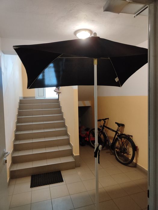 Parasol ogrodowy  z podstawą betonowa