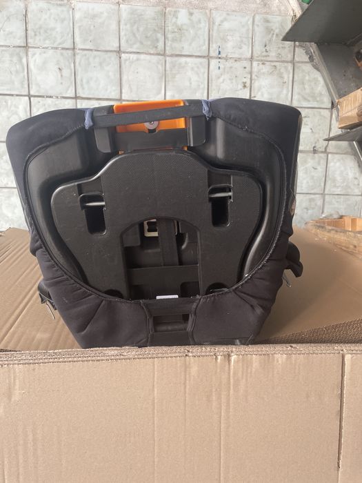 Продам автокрісло Chicco