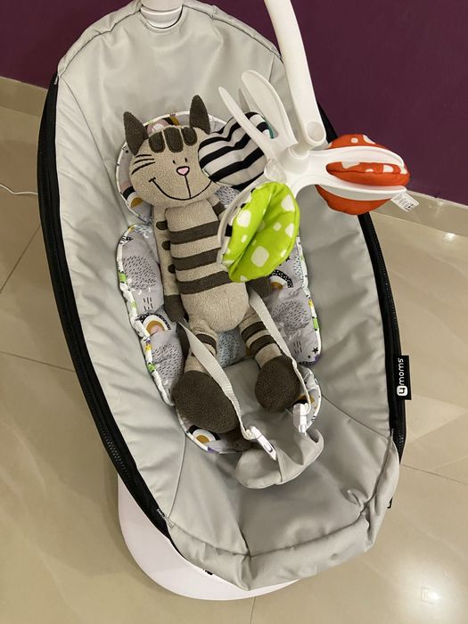 4MOMS RockaRoo - заколисуючий центр