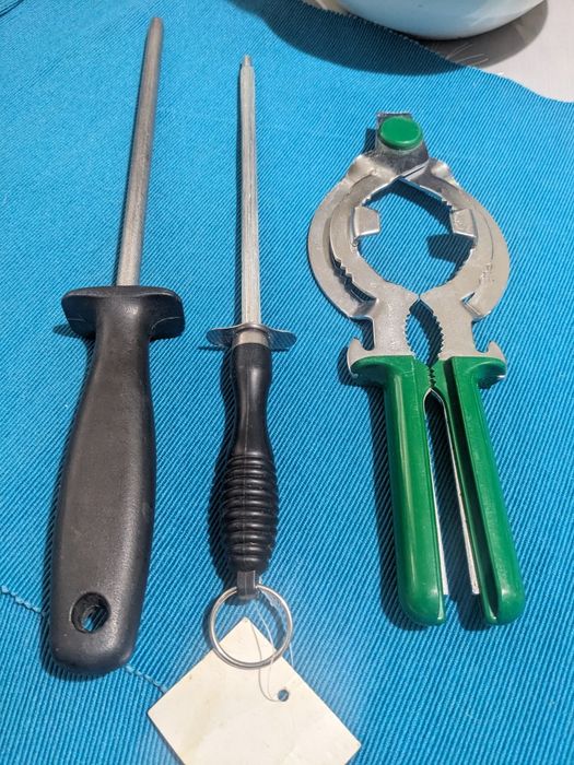 Кухонная утварь столовые приборы ложки вилки лопатки толкушки ножи всё