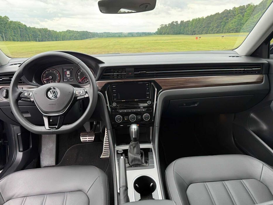 Volkswagen Passat Limited Edition      2022