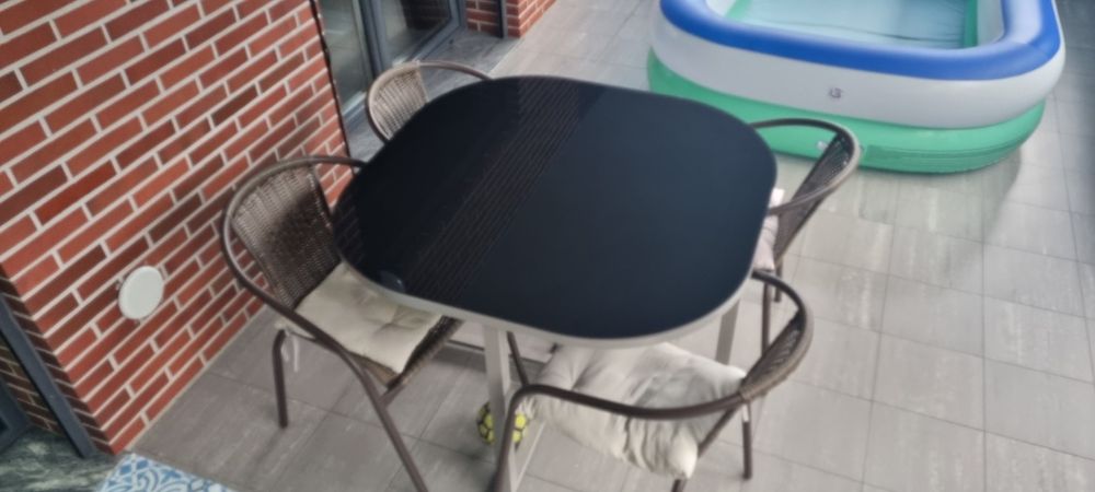 Mesa com tampo de vidro
