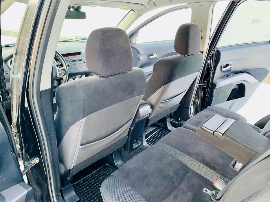 Mitsubishi Outlander 2.0 DiD 140KM 4x4 Black Alu18