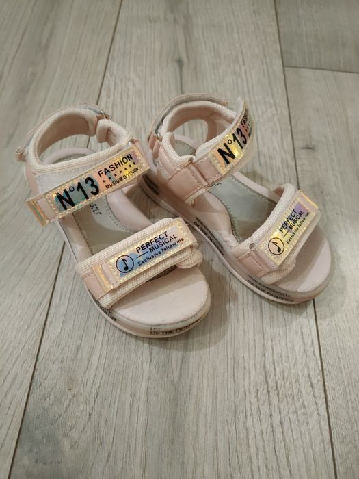 Взяття на дівчинку 27 розмір