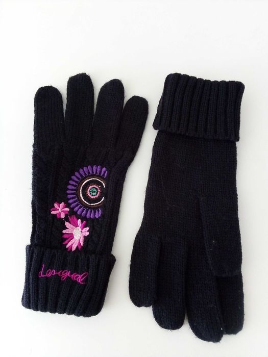 Conjunto gorro e luvas Desigual