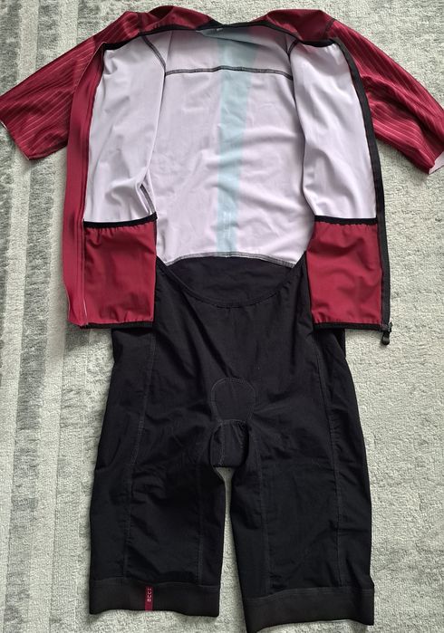 Велокостюм фірми HUUB