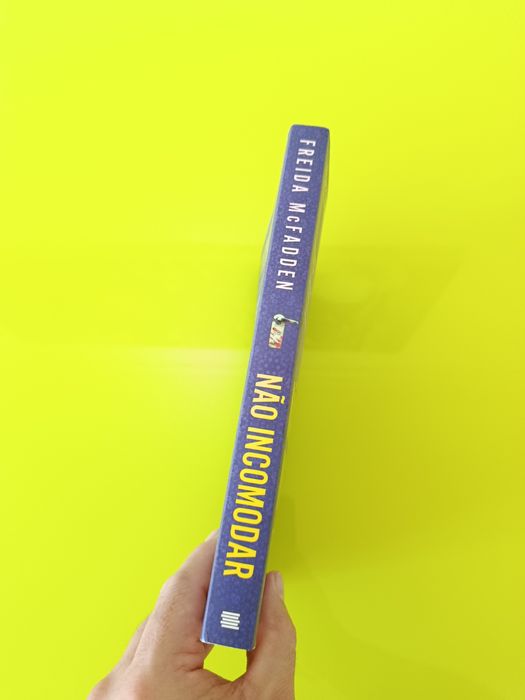 Livro "Não incomodar" Freida Mcfadden
