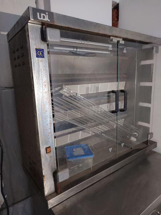 Grelhador de frangos profissional