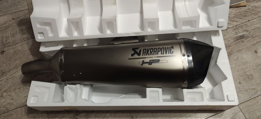 Tumnik wydech akrapovic  BMW Gs 750 800f