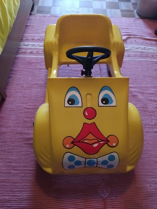 Carrinho a pedais antigo, marca Injusa