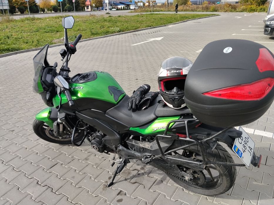 Оренда, тест драйв, прокат мотоцикла Bajaj Dominar 400