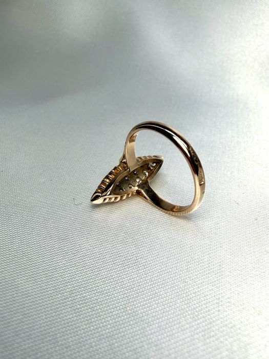 Золота радянська каблучка з діамантами