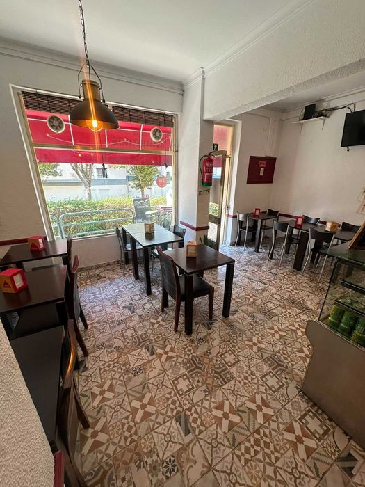 TRESPASSE DE CAFÉ EM QUEIJAS – ESPLANADA | RENDA DE 400€/MÊS | PRONTO A FUNCIONAR