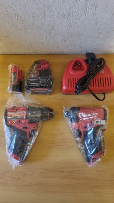 MILWAUKEE Zestaw Wiertarko-Wkrętarka Zakrętarka Udarowa 12V 2+2,0Ah