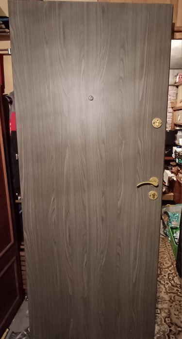 Sprzedam drzwi wejsciowe wewnątrzklatkowe - prawe