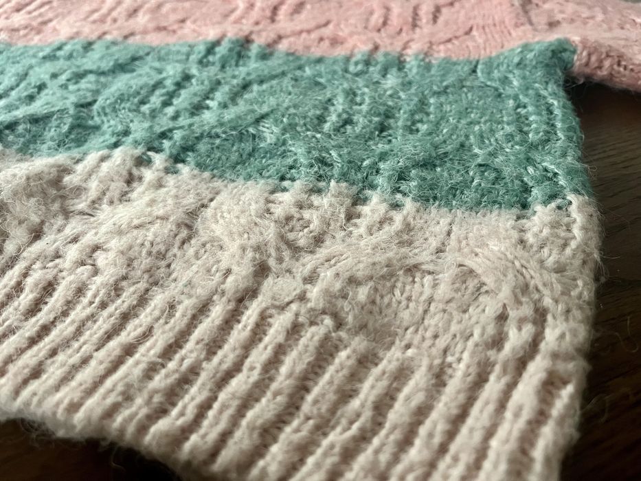 Sweter 128/134 reserved