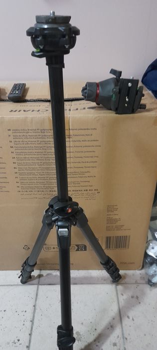 Штатив Manfrotto 055 Carbon Fibre 4-S Tripod (MT055CXPRO4). 
Це 4-сек