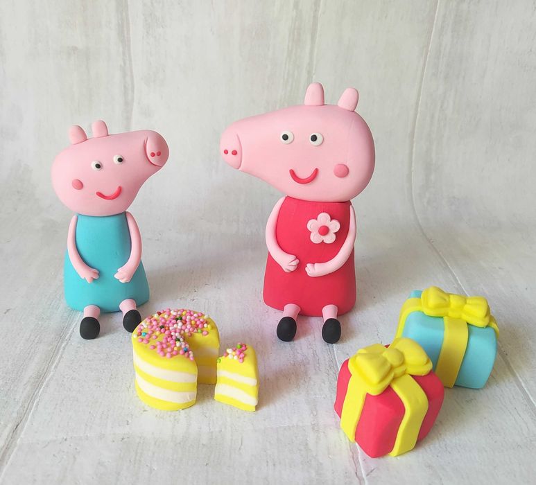Świnka Peppa i George + prezenty i tort - figurki z masy cukrowej
