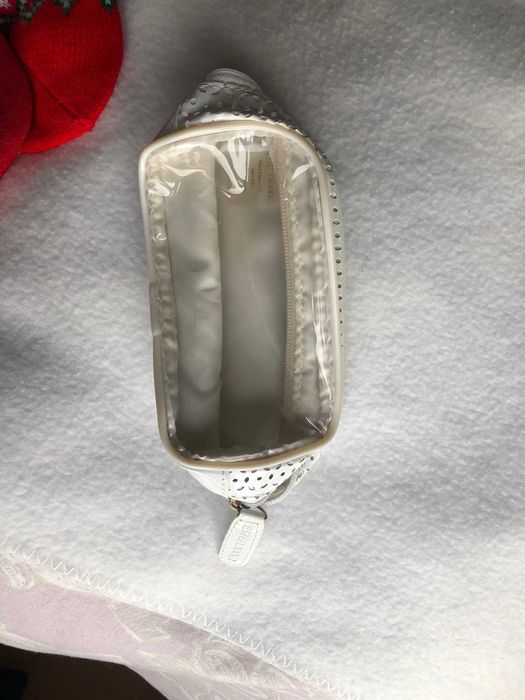 bolsinha branca e transparente