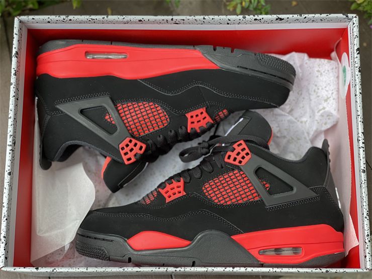 Кросівки Nike Air Jordan 4 Retro Red Thunder Джордан чорні червоні