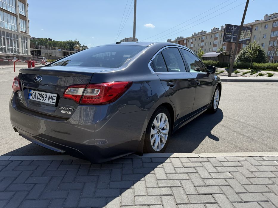 Subaru legacy.