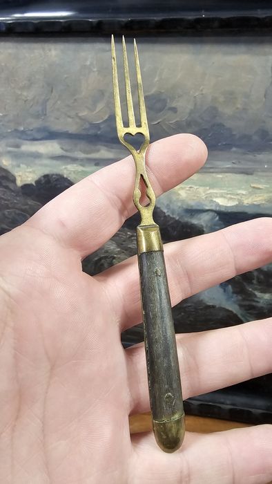 Stary widelczyk z motywem serduszka