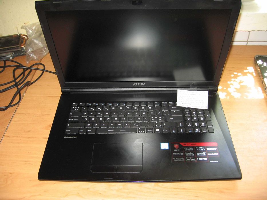 Laptop tablet  nowe i lezaki magazynowe szkoła studia biuro  praca gra