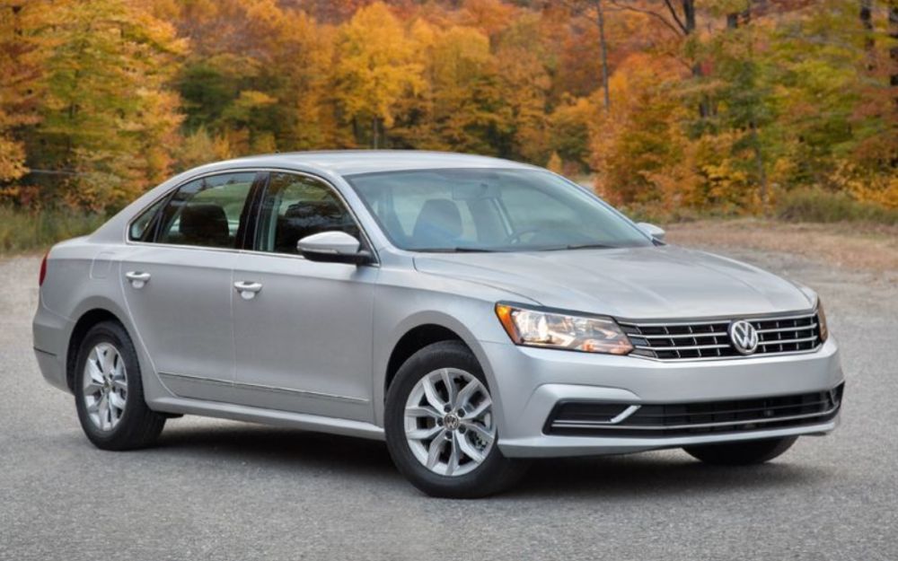 Направляющая переднего бампера Passat 2016 2017 2018 USA 561805706C