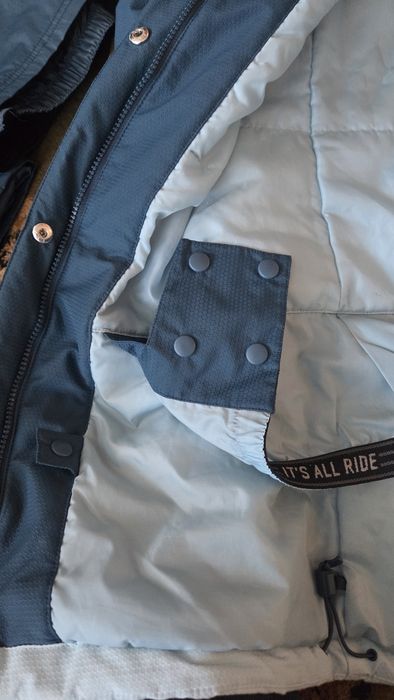 Лижний костюм в ідеальному стані.