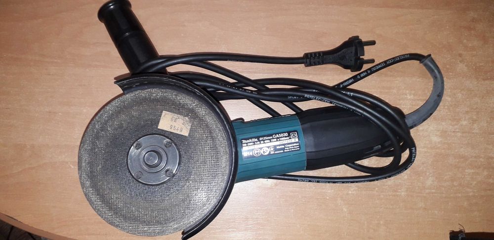 Угловая шлифмашина Makita GA5030