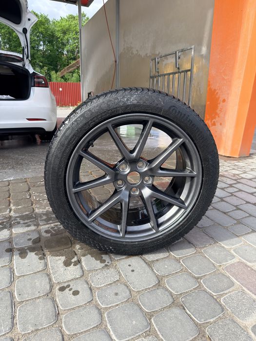 Колеса Tesla Model 3 диски шини датчик ковпак