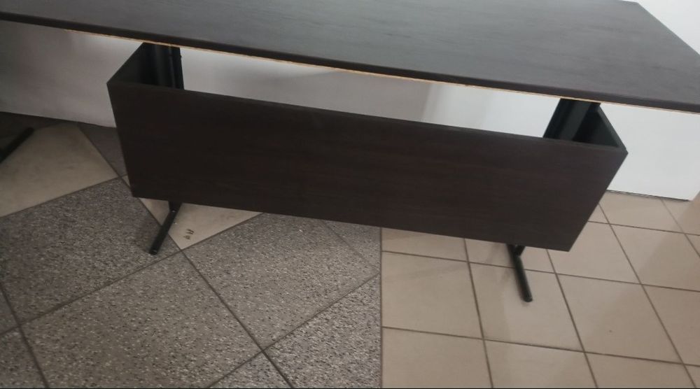 meble biurowe (biurko,szafka,2 krzesła, krzesło skórzane, półki)